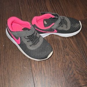 Toddler size 9 Nike